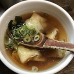 らーめん チキント - ワンタンスープ   パンチのきいた鳥清湯スープ