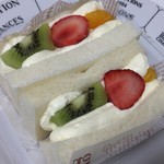 ヒヨシヤ - フルーツサンド270円