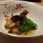 みえ田 - ◆鮑の冷やししゃぶしゃぶと菜の花の昆布〆。 鮑の味わいもいいのですが、出汁のジュレがいい味わいでよく合います。