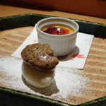 みえ田 - ◆デザート2種。「ココナッツのアイス、エスプレッソゼリーのせ」「クリームブリュレ」