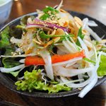 Kabaya - 定食の付け合わせの刺身サラダ