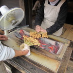 あぶり餅 本家 根元 かざりや - 注文が入ってから焼いてくれます～♡