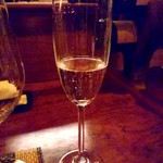 ぶどう亭 - グラスワイン四杯セットの泡