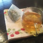 カフェ マリポーサ - ハーブティー 450円