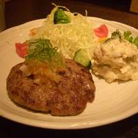 御二九と八さい はちべー - 牛タン・ハンバーグ。