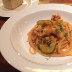 ワイン カルコス - オマールとズッキーニのパスタ