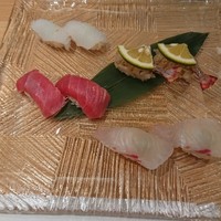 鮨割烹やま中 - 鮨４品（車海老・鯛・マグロ・イカ）２名分