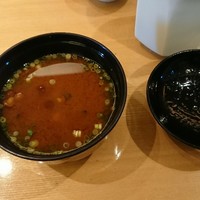 鮨割烹やま中 - お椀・なめこ入り赤出汁