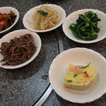 韓国料理 麦 - サービス（無料）の小皿
