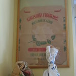 手打うどん長谷川 - 小麦の袋もオブジェになります