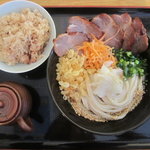 手打うどん長谷川 - 叉焼ぶっかけうどん、たこ飯