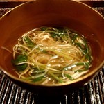 神楽坂 石かわ - 三葉、ふぐねぎ、椎茸のスッポン出汁沢煮庵