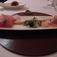 RISTORANTE REGA - 前菜１　24ヶ月熟成パルマ産生ハムとイチジク、自家製グリッシーニ