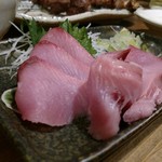 もつ焼き酒場　豚坊 - 実は刺し身も行けるんだぜ。