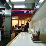 珍々軒 - カウンター席