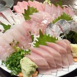 「お刺身盛り合わせ」(2500円)