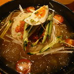 炭火焼肉 あもん - 冷麺：出汁を凍らせた氷入り・・・細かい気遣いが感じられます！とっても美味しい