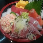 独楽寿司 - よくばり丼（648円外税）