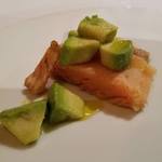 アル・ケッチァーノ - 「マスの43℃調理 その骨とアボガド」