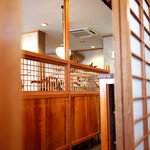 うなぎ 初音 - 気のぬくもりを感じる店内。