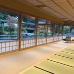 あさば - 玄関を入って正面に能舞台が見えます