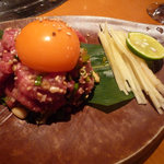 炭火焼肉 あもん - ユッケ：色々食べるんで少なめで・・・美味しいです