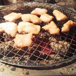Shichirin Yakiniku Anan - 豚ホルモン（調理中）