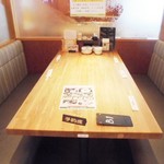 すし屋 銀蔵 - ボックステーブル席