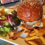 グレイトフルバーガー - オニオンチーズバーガーとポテト