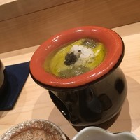 鮨 つきうだ - キャビア載せご飯を御主人が入れてくれた・・。リゾットです。