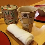 Tempura Iwai - お茶とおしぼり