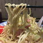 Idechampon - 野菜を押し退けて、ちゃんぽん麺を何とかリフト