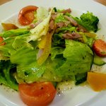 セットのサラダ