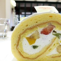 アニヴェルセル カフェ - フルーツロールケーキ