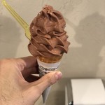 ジェラテリア アクオリーナ - カカオのジェラートソフト（630円）税込