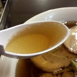 麺屋大和 - ちょっと色濃いスープ