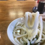 野口うどん - 手打ちって硬麺が多いんですが温めてるので程よい喉越しになってます＼( 'ω')／