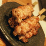 本格炭火焼鳥 清志郎 - 山形さくらんぼ鶏３本セット（８５０円・写真は４人前）の『せせり』２０１７年１１月