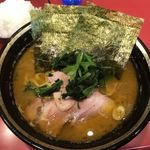 家系総本山 ラーメン 吉村家 - 中盛ラーメン