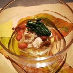 山形座 瀧波 - 凍豆腐と、紅大豆(伝統だいず)をよく混ぜて食べます！