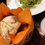 カーザリンガ - 自家製パン
