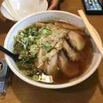 おか田 - チャーシュー麺。焼豚ウマす。