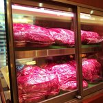 ビーフラッシュ - 肉の塊がショーケースに！