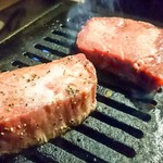 神楽坂焼肉 にくよろし - 厚切り上牛タン塩（焼き）