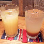 クルミドコーヒー - りんごジュース(550円)とクルミド生姜サイダー(680円)