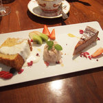 ジャッジョーロ ハーブハウス - スペシャルプレート(1680円) ※ローズのジェラート、薔薇のリコッタチーズケーキなど。