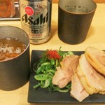 麺屋M - 叉焼をおつまみに一杯