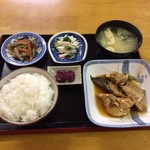 Akebono食堂 - ぶりあら煮定食