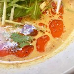 スープはこんな色合い