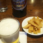 栄華 - おビール、メンマつき。